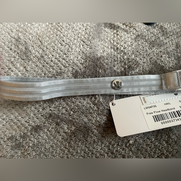 silver lululemon headband with grips on the inside - Picture 2 of 2